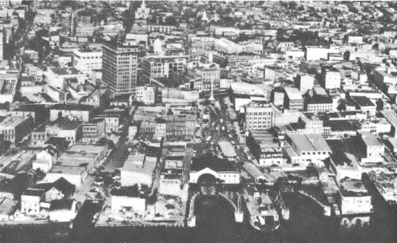 Black and white aerial overlook of city 