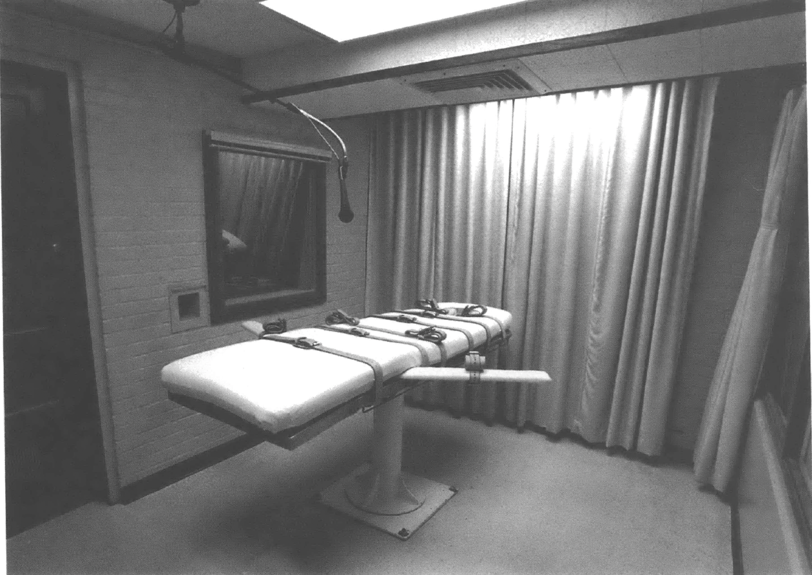 Gurney in death chamber
