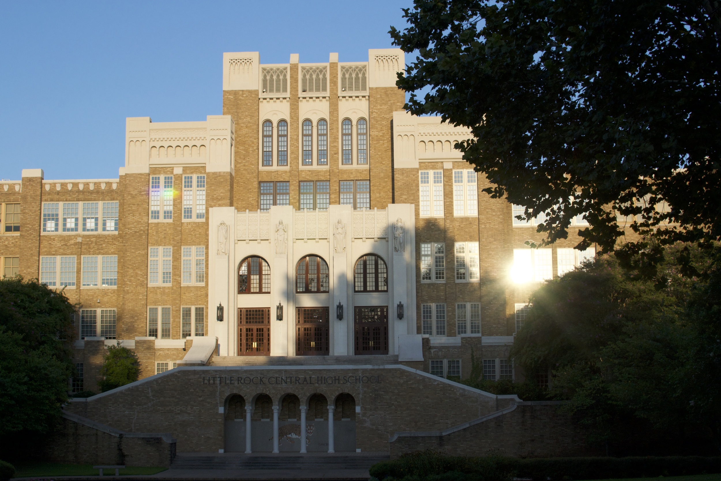 Front-facing photograph of old school buildling with stairs in front and lettering reading "Little Rock Central High School"