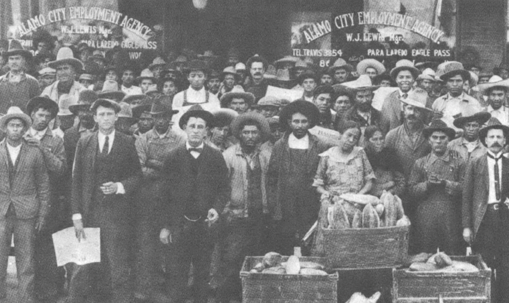 Mexican and Mexican-American migrants at a San Antonio Enganchista office